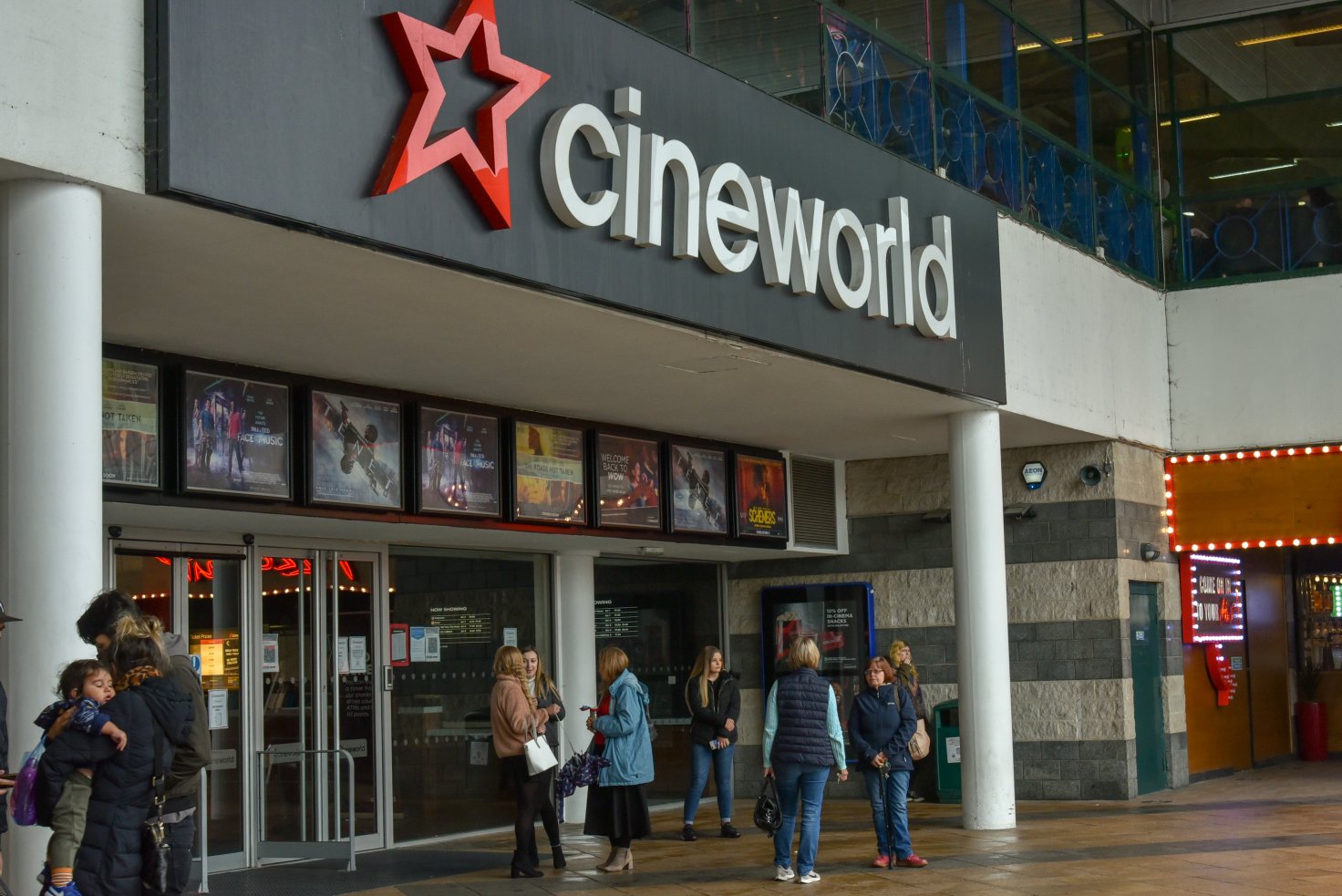 Cineworld, is to shut down its movie theatres in the UK and US this