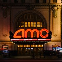 Акции сети кинотеатров AMC подорожали более чем на 100% благодаря инвесторам с Reddit