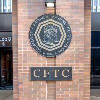 Комиссар CFTC: DeFi — это «плохая идея» 