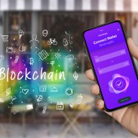 Hand holding a smartphone, next to 2D icons representing Dapps and blockchains – Photo: Shutterstock