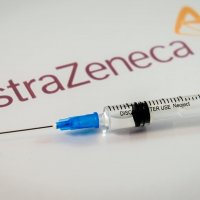 Сразу несколько европейских стран приостановили вакцинацию прививкой AstraZeneca