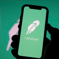 Акции Robinhood упали на 12% после финансового отчета
