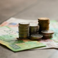 «Бежать покупать валюту уже поздно». Какие прогнозы дают рублю
