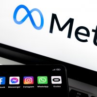 Smartphone with Facebook, Messenger, WhatsApp, Instagram and Oculus apps, and Meta logo on laptop