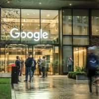 Google выплатит всем сотрудникам по $1,6 тысячи из-за продления удаленки