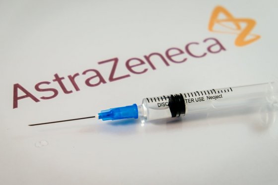 Сразу несколько европейских стран приостановили вакцинацию прививкой AstraZeneca