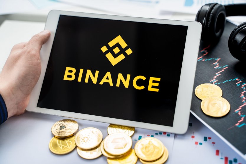 Logo of cryptocurrency stock exchange Binance on a tablet