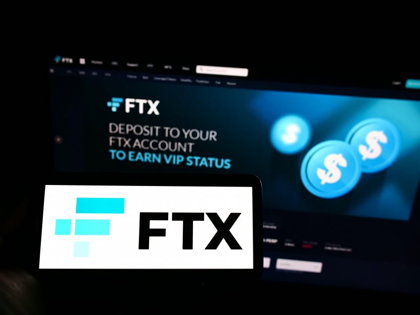 Logo of FTX Trading on screen in front of business webpage