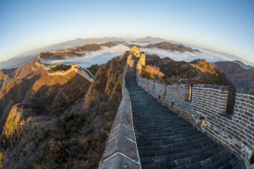 A spectacular sea of clouds is seen at the Jinshanling Great Wall scenic spot in Chengde City, North China's Hebei Province, on the morning after rain, 31 Oct, 2022