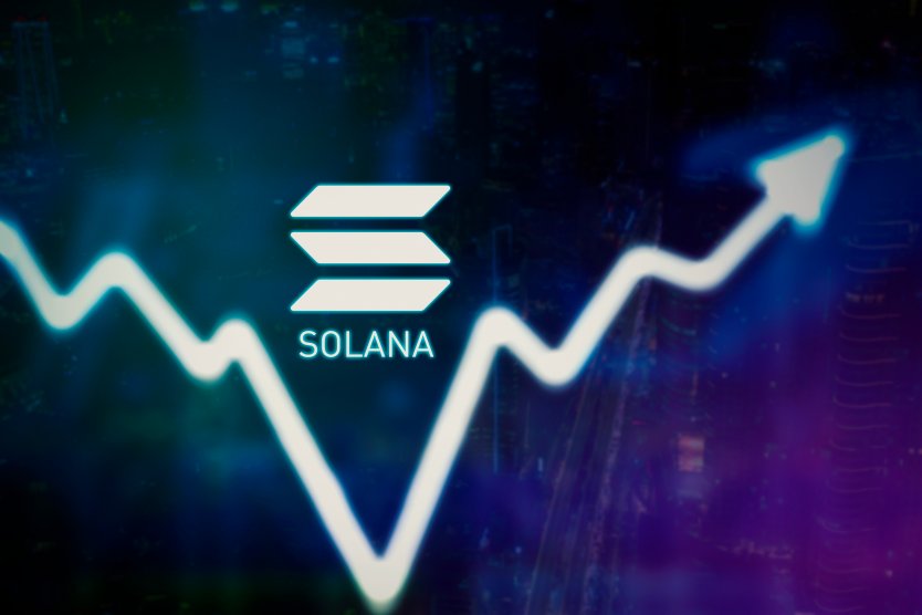 Il logo Solana davanti a un grafico dei prezzi