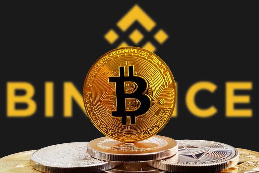 Bitcoin foregrounding Binance logo – Photo: Shutterstock