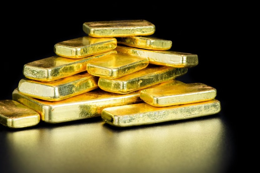 Цена золота упала ниже $2 тысяч