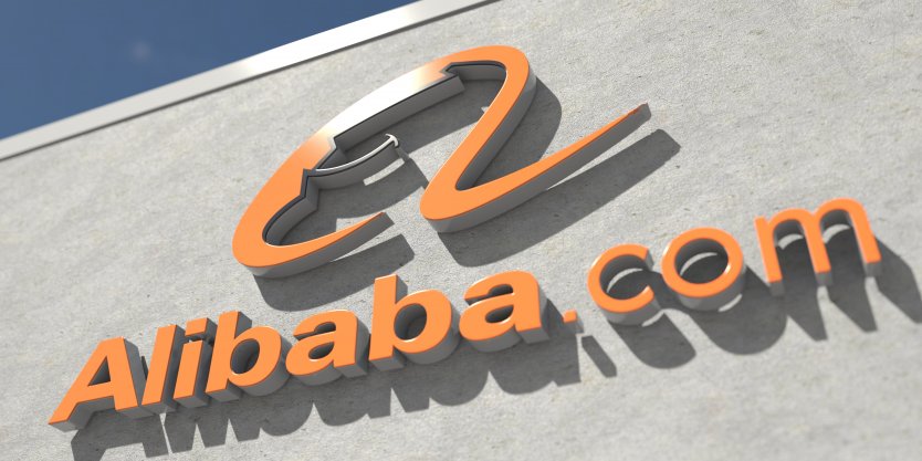 Акции Alibaba упали на 7% 