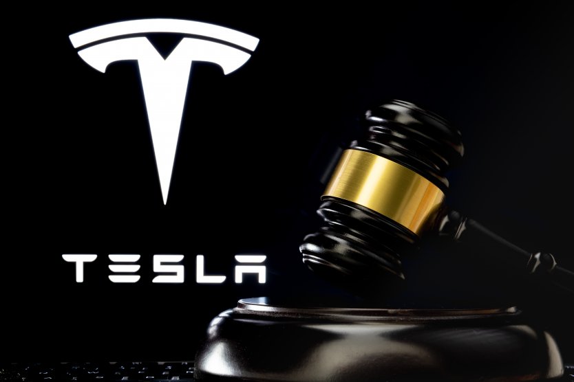 Акционеры Tesla потребовали у Илона Маска $13 млрд через суд