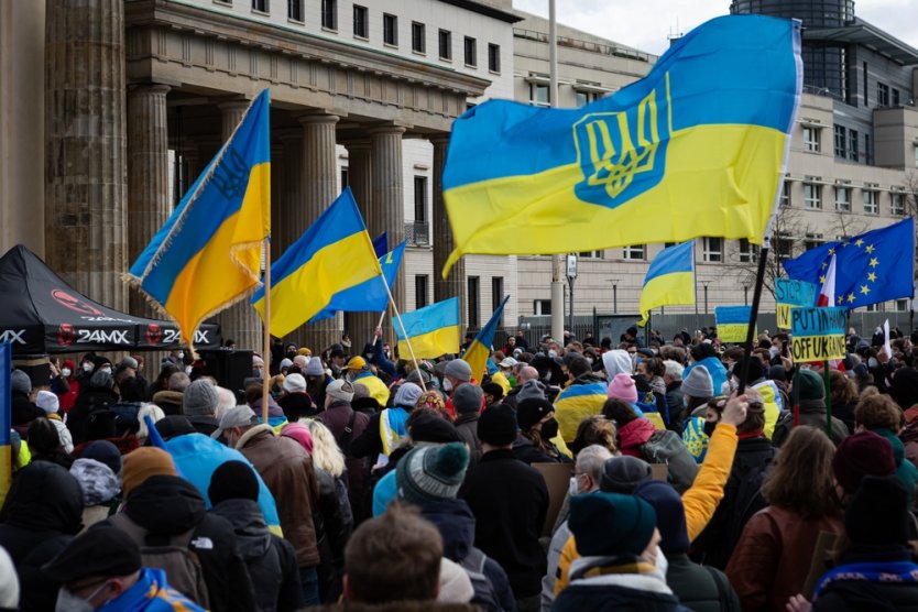 Demonstration in front of the Brandenburg Gate in support of Ukraine and against the Russian invasion