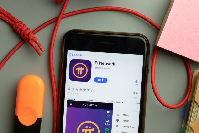 Biểu tượng của ứng dụng Pi Network trên màn hình điện thoại di động
